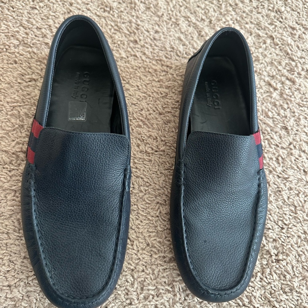 Gucci Men's Black Loafers with Red Accents